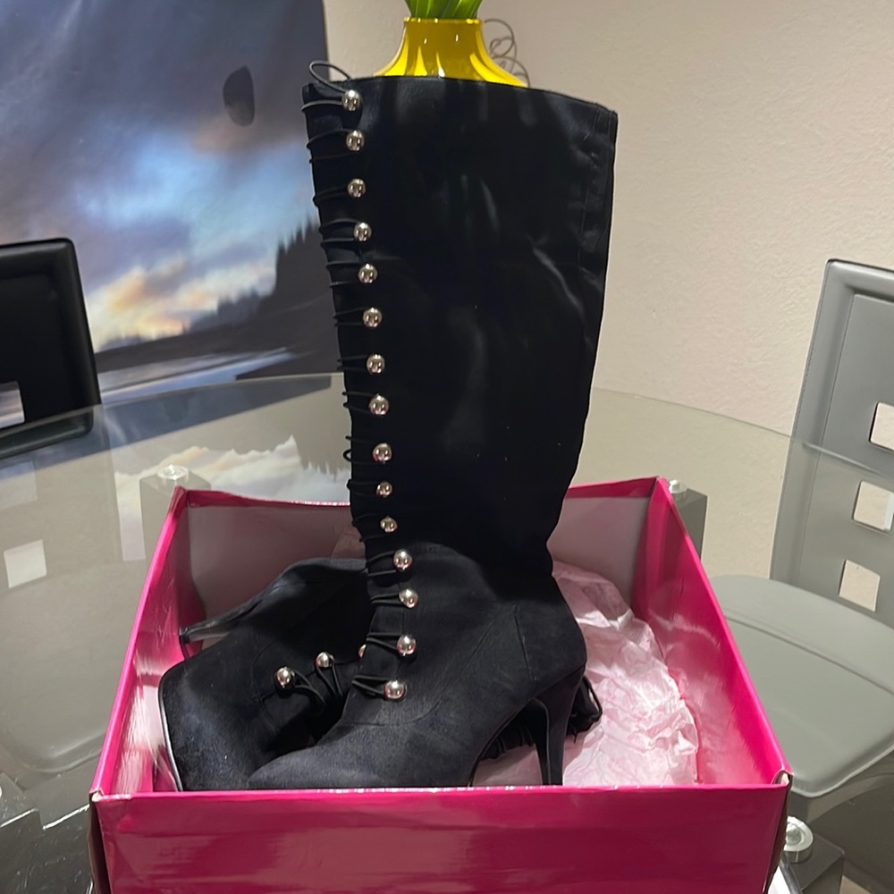 Gently loved heeled knee  boots